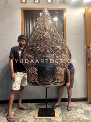 Gunungan Tembaga Berdiri Custom : Karya Kolosal Tinggi 2.5 Meter & Filosofi Wayang Abadi