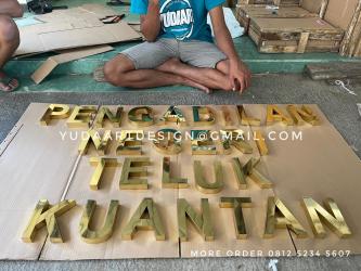 Jasa Huruf Balok Kuningan Custom Full Poles: Signage Resmi Pengadilan untuk Wibawa Institusi