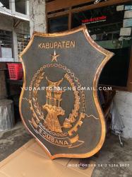 Jasa Pembuatan Logo Tembaga Custom: Replika 3D Simbol Institusi dalam Relief Timbul Premium