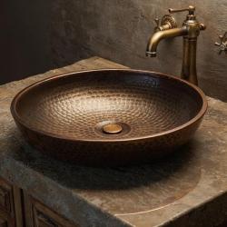 Jasa Pembuatan Wastafel Tembaga Kustom (Anti-Bakteri Alami, Desain Hand-Hammered, & Focal Point Ruangan)