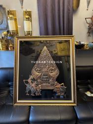 Kerajinan Gunungan Wayang Custom Tembaga dan Kuningan: Presentasi Megah dengan Figur dan Kaca Pelindung (Handmade)