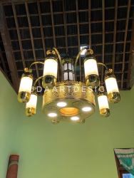 Lampu Gantung Masjid Kuningan 1 Meter: Chandelier Ideal untuk Ruang Tengah & Area Mihrab