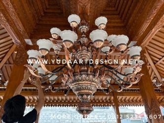 Lampu Gantung Tembaga 24 Tangkai Diameter 2 Meter: Chandelier Robyong 2 Tingkat Megah