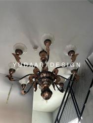 Lampu Gantung Tembaga Diameter 1 Meter 8 Tangkai Finishing Hitam Poles: Kontras Dramatis untuk Interior Elegan