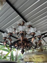 Lampu Gantung Tembaga Hitam Poles Custom (Dia. 1M): Chandelier 18 Tangkai, Kap Fiber, dan Finishing Kimia Mewah