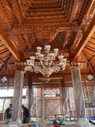 Lampu Gantung Tembaga Joglo Custom: Chandelier Klasik Monumental 24 Tangkai, Layanan Instalasi Penuh