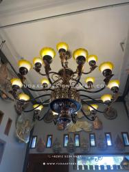 Lampu Gantung Tembaga Robyong Custom: Chandelier Klasik Megah 18 Tangkai, Kap Fiber, Desain & Instalasi
