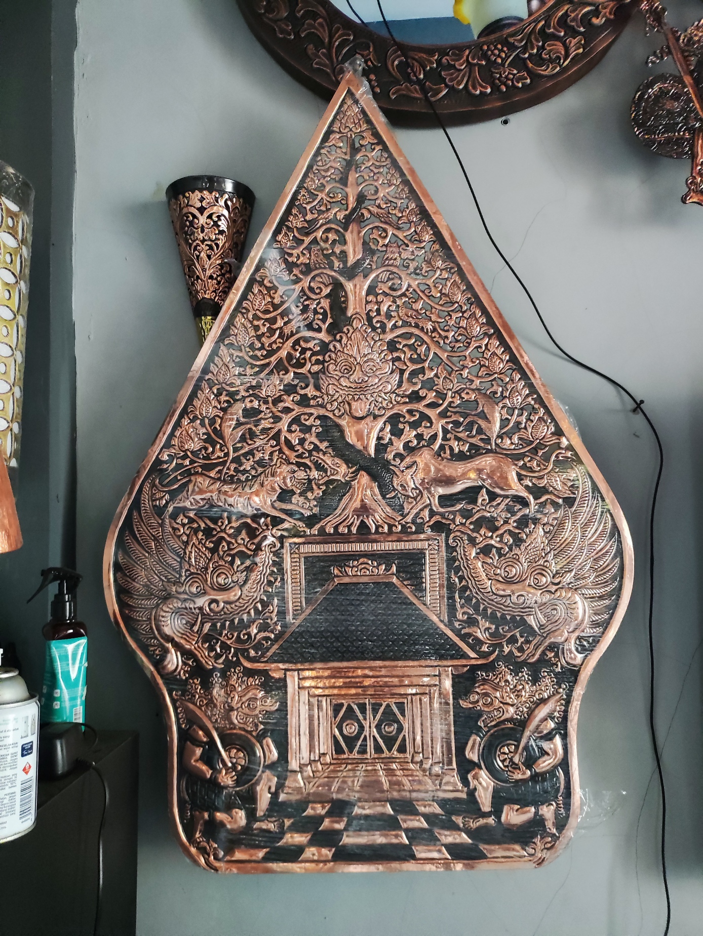 Gunungan Tembaga 1 Meter Finishing Hitam Poles – Tempel Dinding | Yuda Art Design