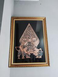 Gunungan Wayang Punokawan Tembaga dengan Bingkai dan Kaca Elegan