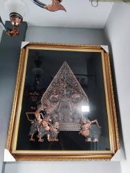 Gunungan Wayang Punokawan Tembaga dengan Bingkai dan Kaca – Finishing Hitam Antik