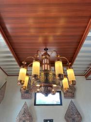 Lampu Gantung Masjid Tembaga Handmade Custom Order: Kehangatan Cahaya Rose Gold dan Keagungan Seni Tempa Tradisional