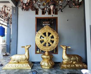 Patung Kuningan Elegan – Karya Seni Ukir Eksklusif